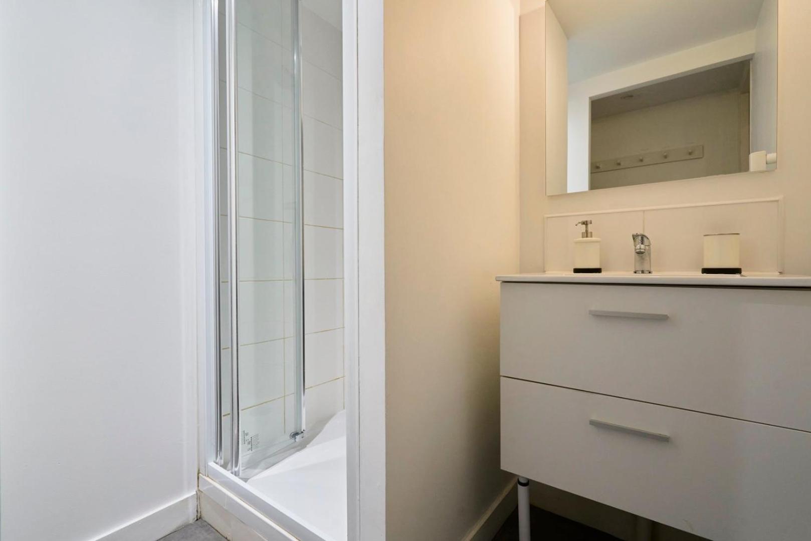 Bright 3-Bedroom 2-Bathroom Flat. Лил Екстериор снимка