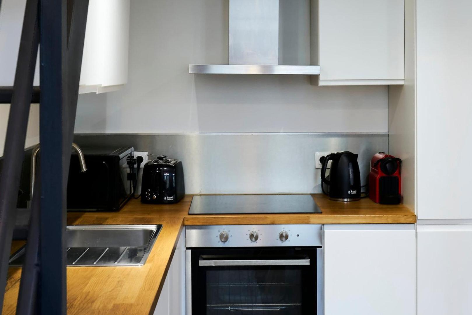 Bright 3-Bedroom 2-Bathroom Flat. Лил Екстериор снимка